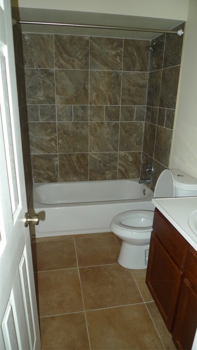 Building Photo - 16111 Aspenglen Dr