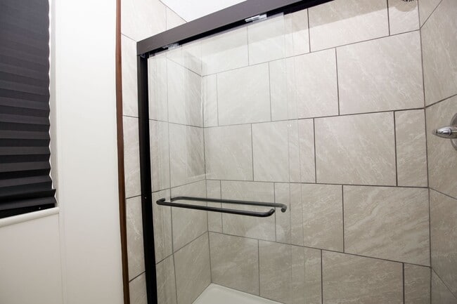 Building Photo - Charming Renovated 2-Bedroom, 2-Bath Home ...