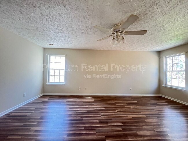 Building Photo - 231 Oak Grove Way