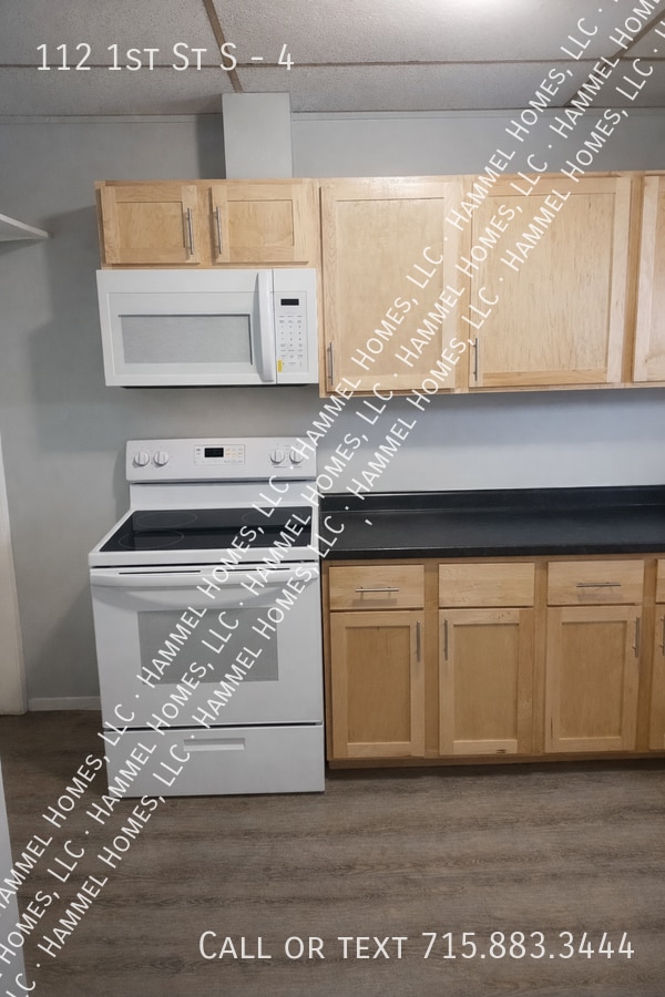 Building Photo - 112 1st St S