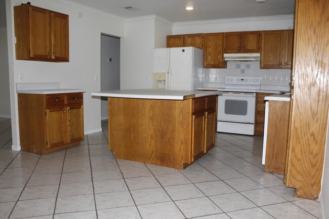 Building Photo - 421 Nogales Ave NE