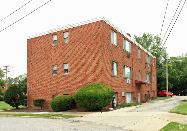 Building Photo - 13065 Puritas