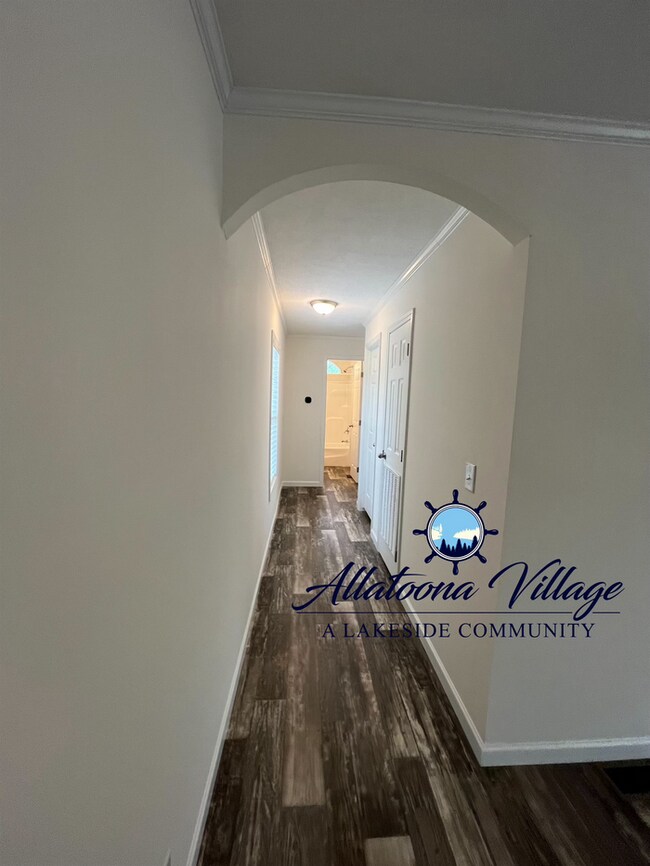 Building Photo - MOVE IN SPECIAL 3BR/2Bth offering Private Lake Access, Open Floor Plan, Pet Friendly
