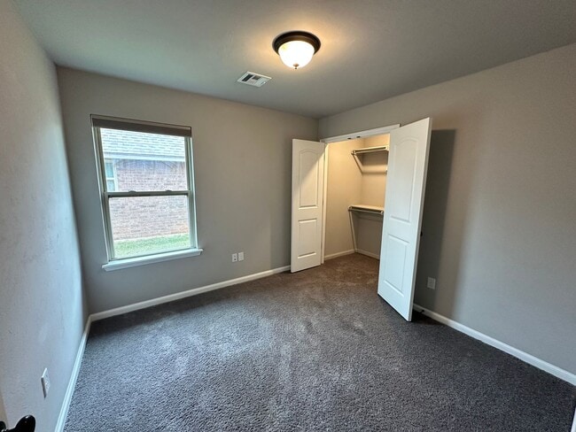 Building Photo - 4 Bed, 2 Bath Home for Rent in Edmond (Dee...