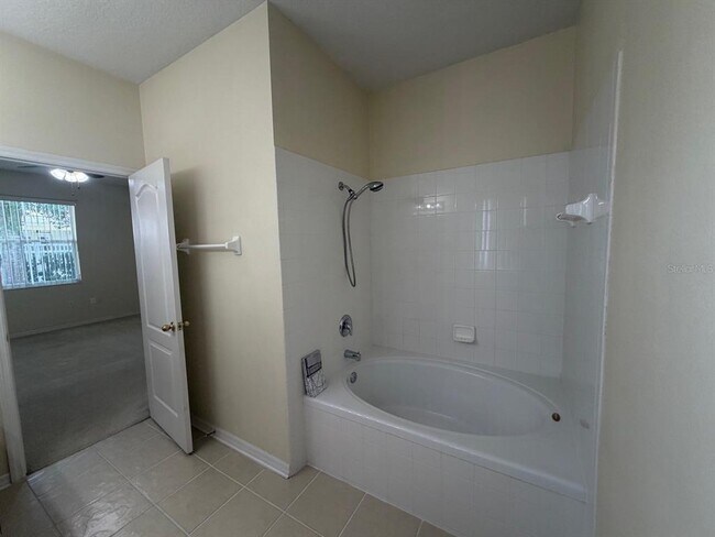 Building Photo - 10130 Shadow Creek Dr