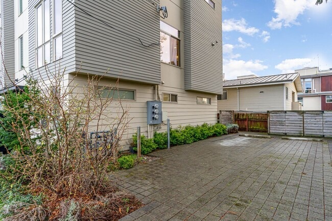Building Photo - 3Bd/2.5Ba Seattle Home