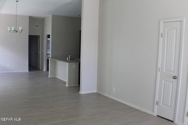 Building Photo - 7425 Norte Mesa Ln