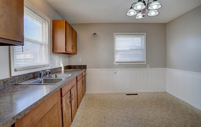 Building Photo - Cozy 2BR Home in Flint with Central AC, Washer/Dryer & Pet-Friendly for Only $800/Month!
