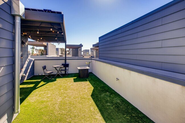 Building Photo - Beautiful Modern Home for Rent in San Diego – Prime Location!