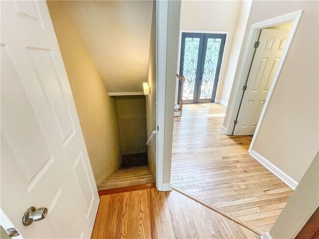 Building Photo - 1598 Brentwood Dr