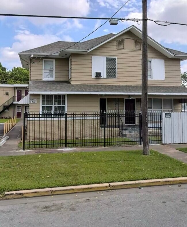 Primary Photo - 8001 Easton St