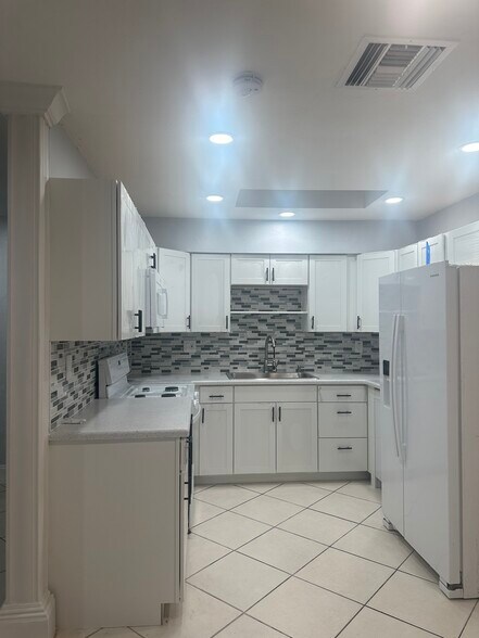 Building Photo - 1841 SW 46th Ave