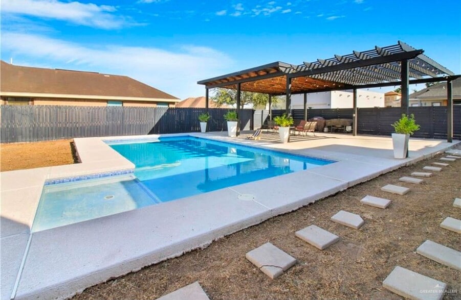 Building Photo - 800 New Orleans Cir