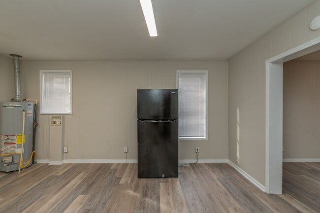 Building Photo - Brick home with a fenced-in yard! Section 8 accepted