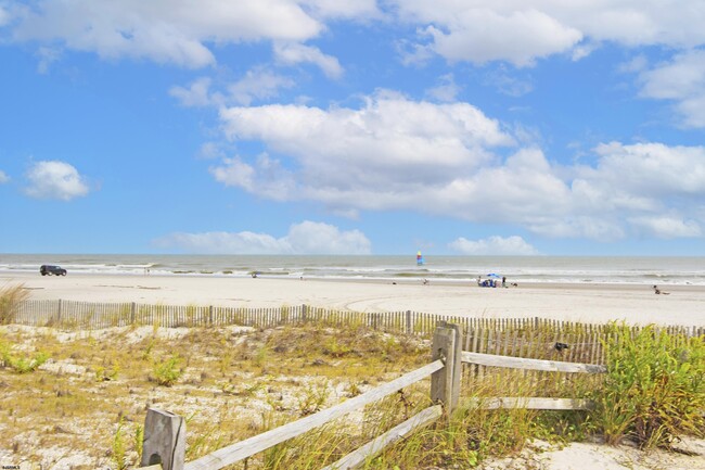 Building Photo - 5200 Boardwalk