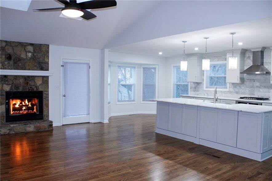 Building Photo - 1157 Mountain Springs Dr