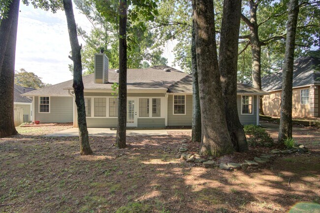 Building Photo - 205 Jarrett Ln