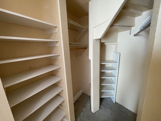 Building Photo - Charming 3 Bed 2 Bath in Downtown Denver.