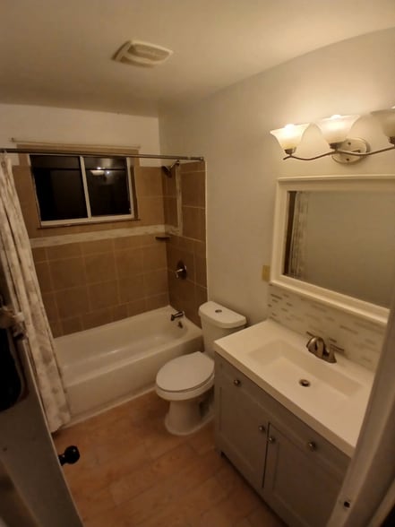 Building Photo - 5244 N Kenosha Ave