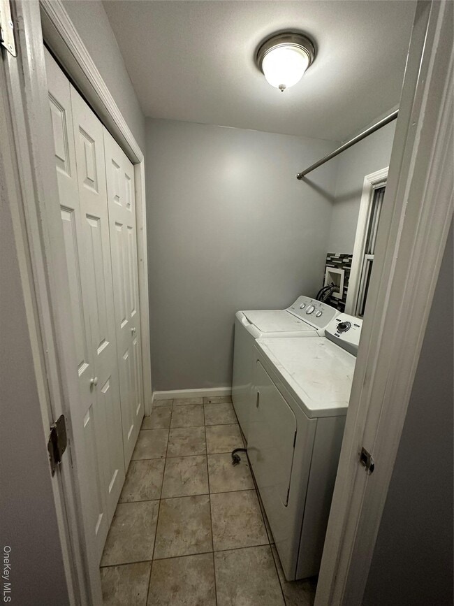 Building Photo - 44 Harding Ave