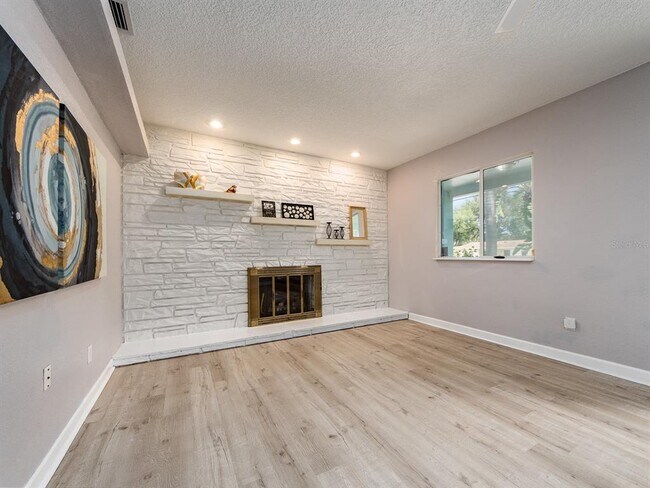 Building Photo - 1549 Linwood Dr