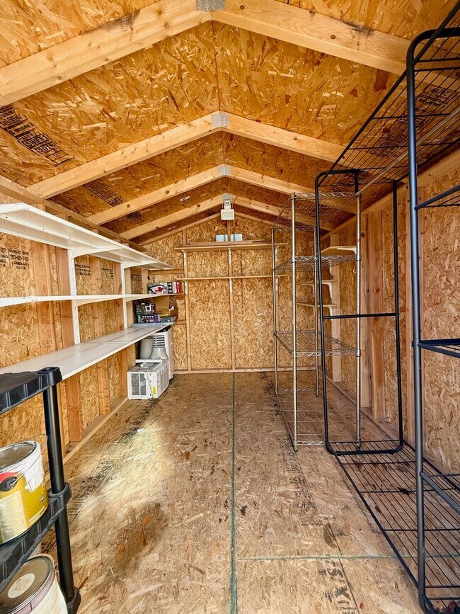Building Photo - 3 Bedroom 1 bath single story home with solar!
