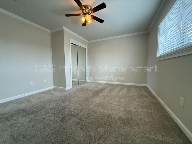 Building Photo - 476 Ferris Ave