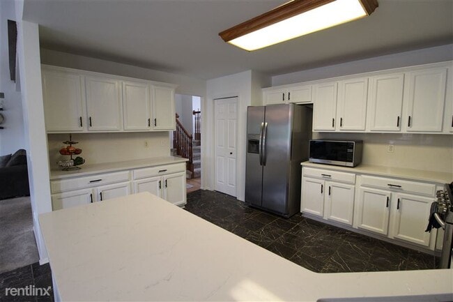 Building Photo - 5531 Redbud Ct