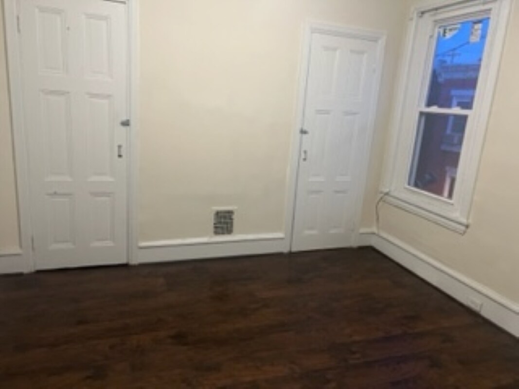 Building Photo - 1313 W Rush St