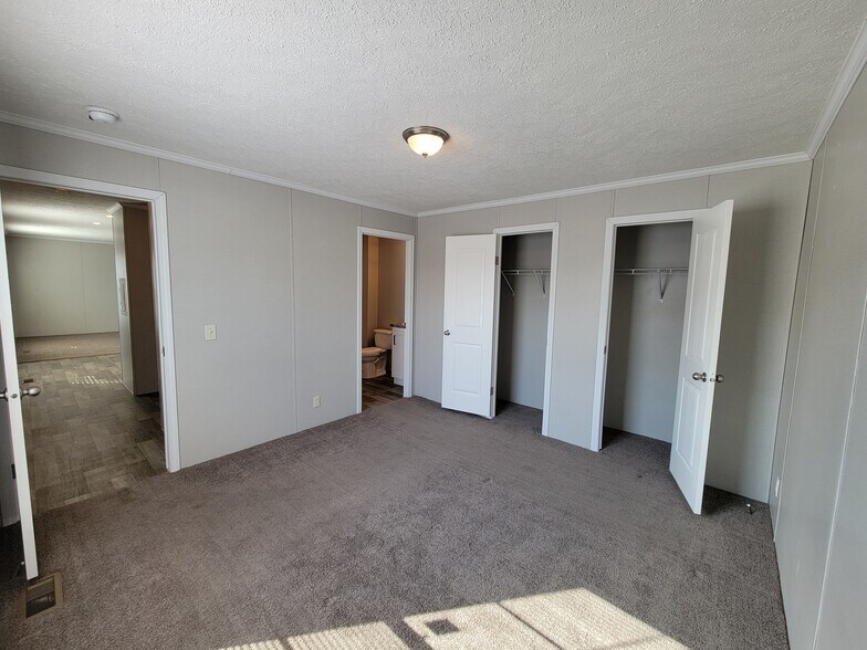 Building Photo - 38060 Leverette Ave