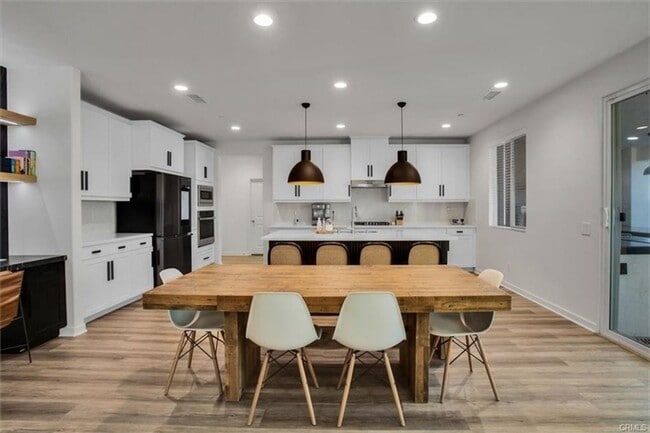 Building Photo - Stunning and Spacious 5BR 3BA Home w/ Solar Panels + Community Pool + Basketball/Tennis Court + S...