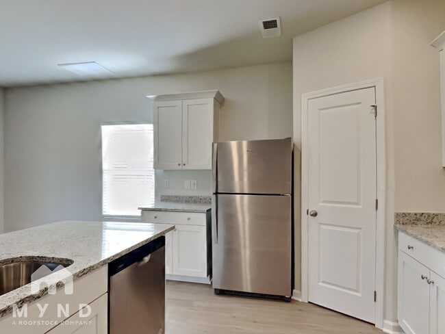 Building Photo - 132 Everglade Wy