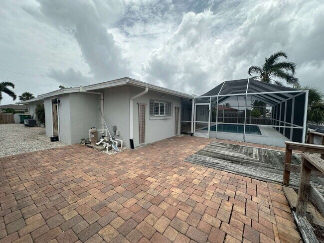 Building Photo - Direct Canal Front Home