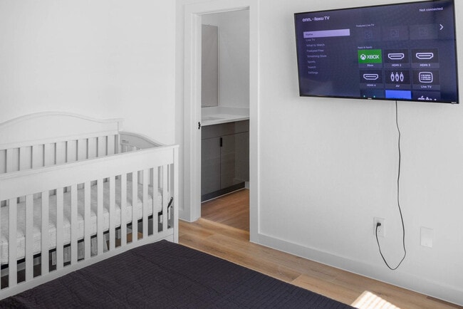 Building Photo - 6740 Peerless St