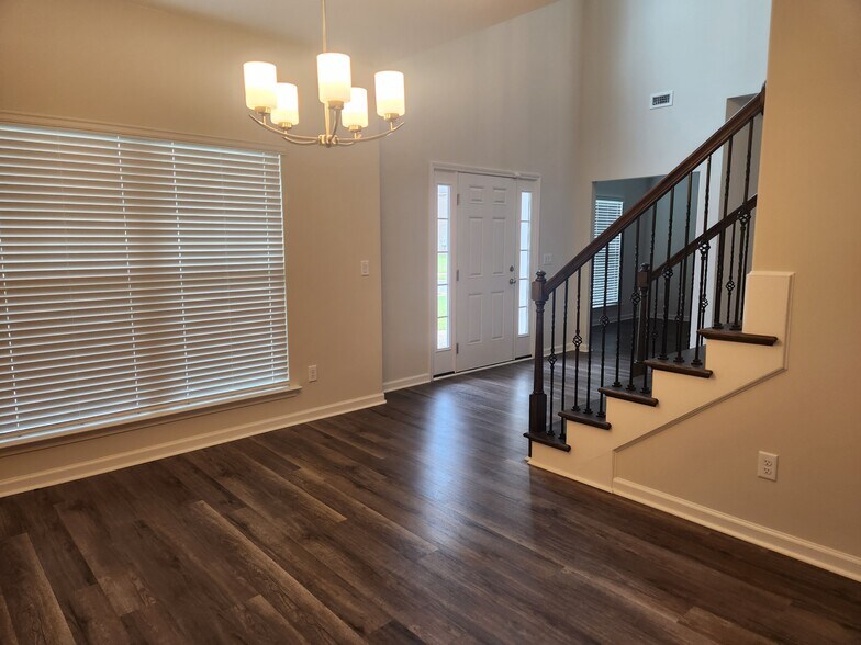 Building Photo - 271 Chestnut Dr