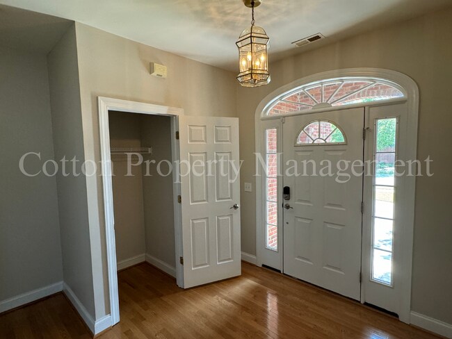 Building Photo - 7824 Sanderling Pl