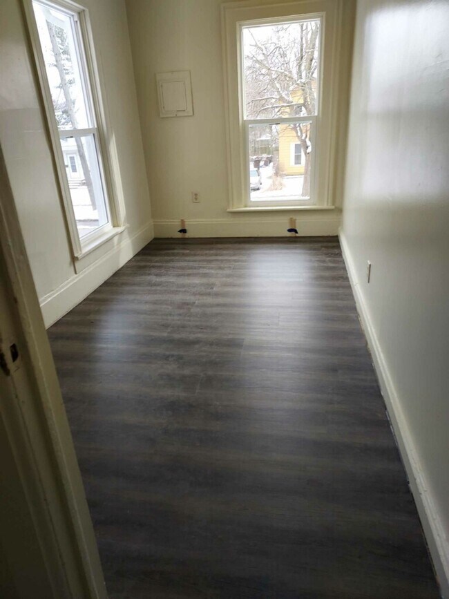 Building Photo - 524 Hallett St