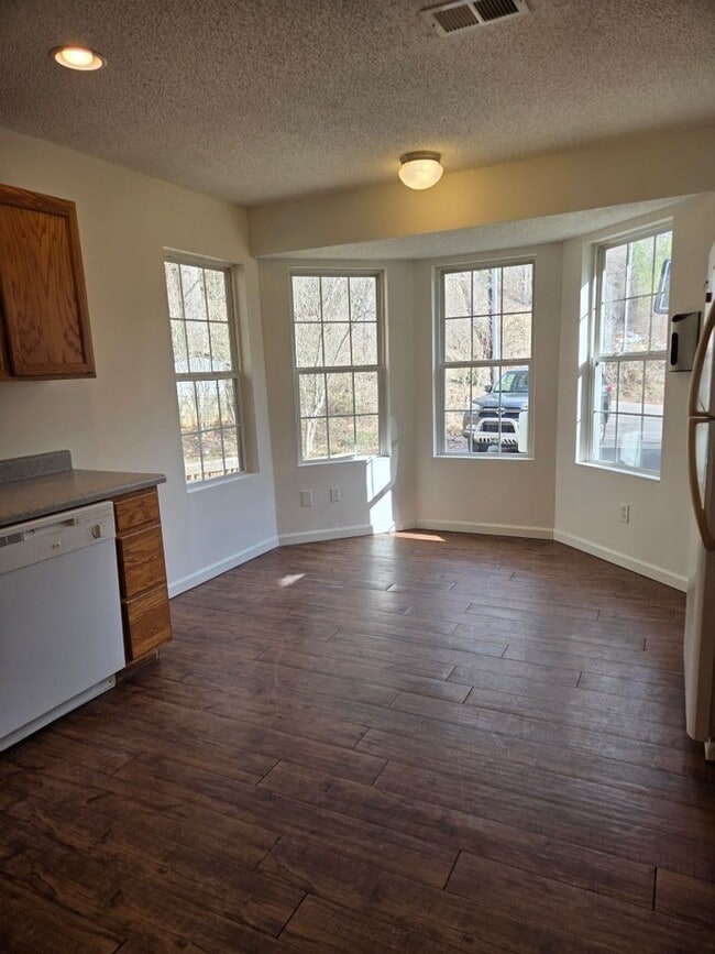 Building Photo - $2,350 - 4 Bedroom 2.5 Bathroom Unfurnished Home Near WCU