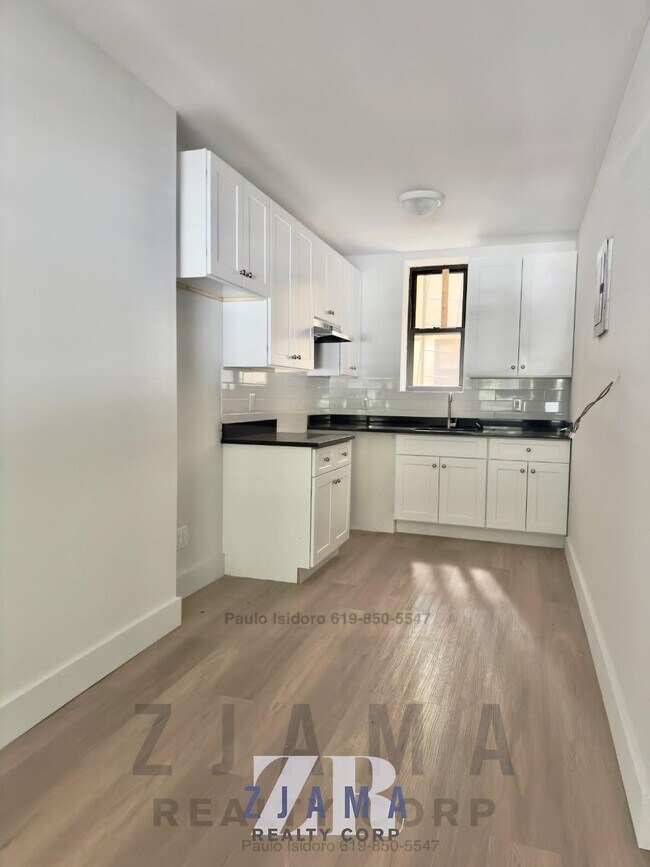 Building Photo - 152 Parkside Ave