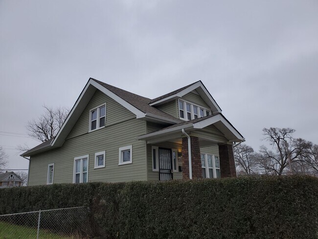 Building Photo - 2914 Hurlbut St