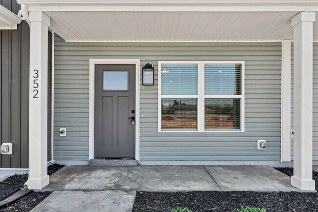 Building Photo - 352 Front Rdg Cir