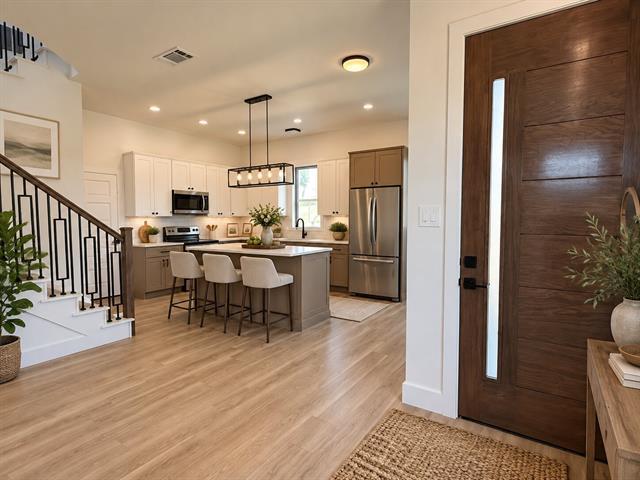 Building Photo - 5634 Mesa Cir