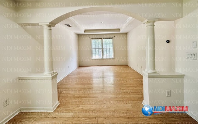 Building Photo - Nice house overlooking pool and playground in Duluth