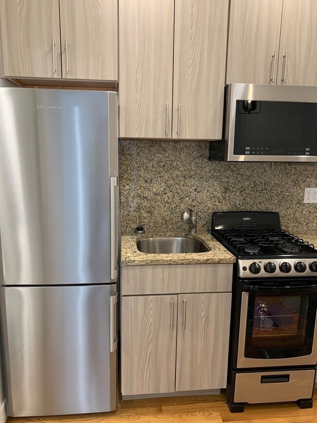 Building Photo - CHELSEA/BOSTON NO BROKER OR RENTAL FEES !!...