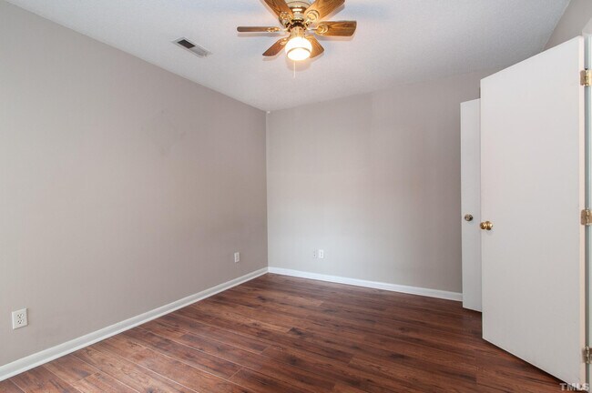 Building Photo - Room in Condo on University Ct