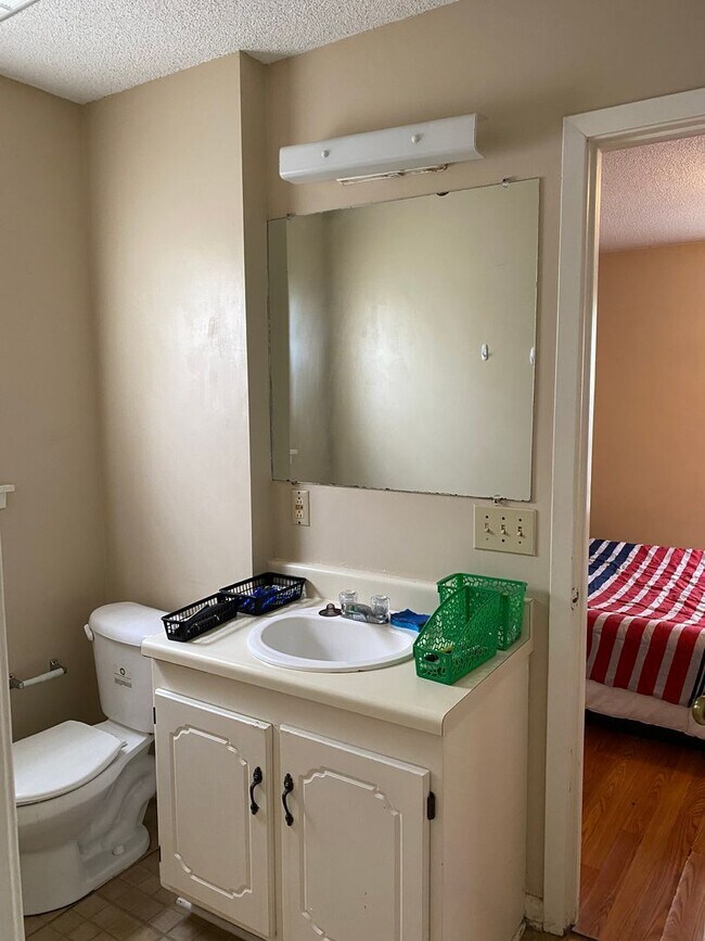 Building Photo - 114 Helen Cir