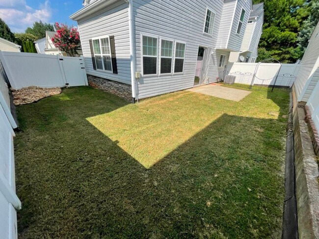 Building Photo - Updated 3BR Home - Woodstock