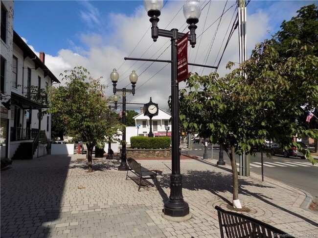 Building Photo - 168 Greenwood Ave