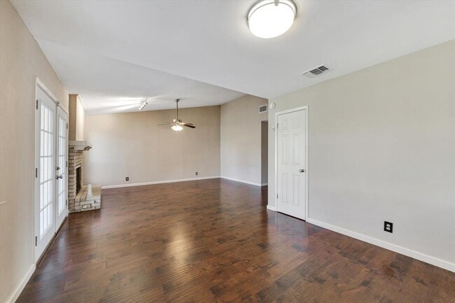 Building Photo - 1467 S Meadows Dr