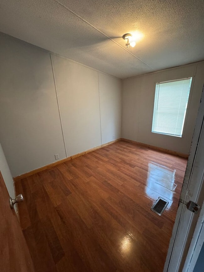 Building Photo - FOR RENT – Peaceful 3BR/2BA Home in Beaure...